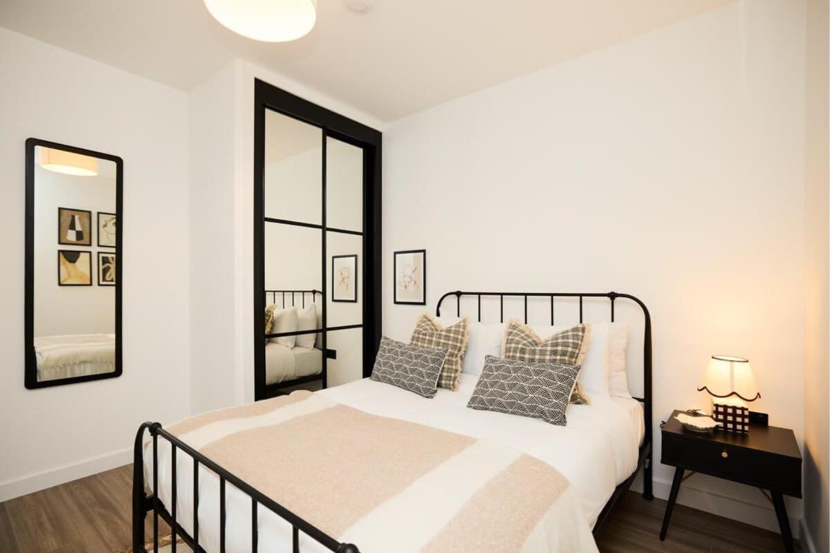 The Tottenham Hale Crib - Trendy 2bdr Flat With Balcony Apartment London